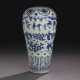 A VERY LARGE BLUE AND WHITE VASE, MEIPING - photo 1