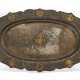 A SILVERED METAL TRAY WITH EIGHT AUSPICIOUS SYMBOLS - Foto 1