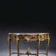 A FRENCH ORMOLU-MOUNTED MAHOGANY CONSOLE TABLE - Foto 1