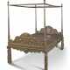 AN ANGLO-INDIAN PARCEL-GILT FOUR-POSTER BED - Foto 1