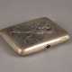 A SILVER CIGARETTE CASE SHOWING THE FIGHT WITH LIONS - Foto 1
