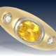 Ring: klassischer, massiver Bandring mit intensiv goldgelbem Saphir und Brillanten - фото 1