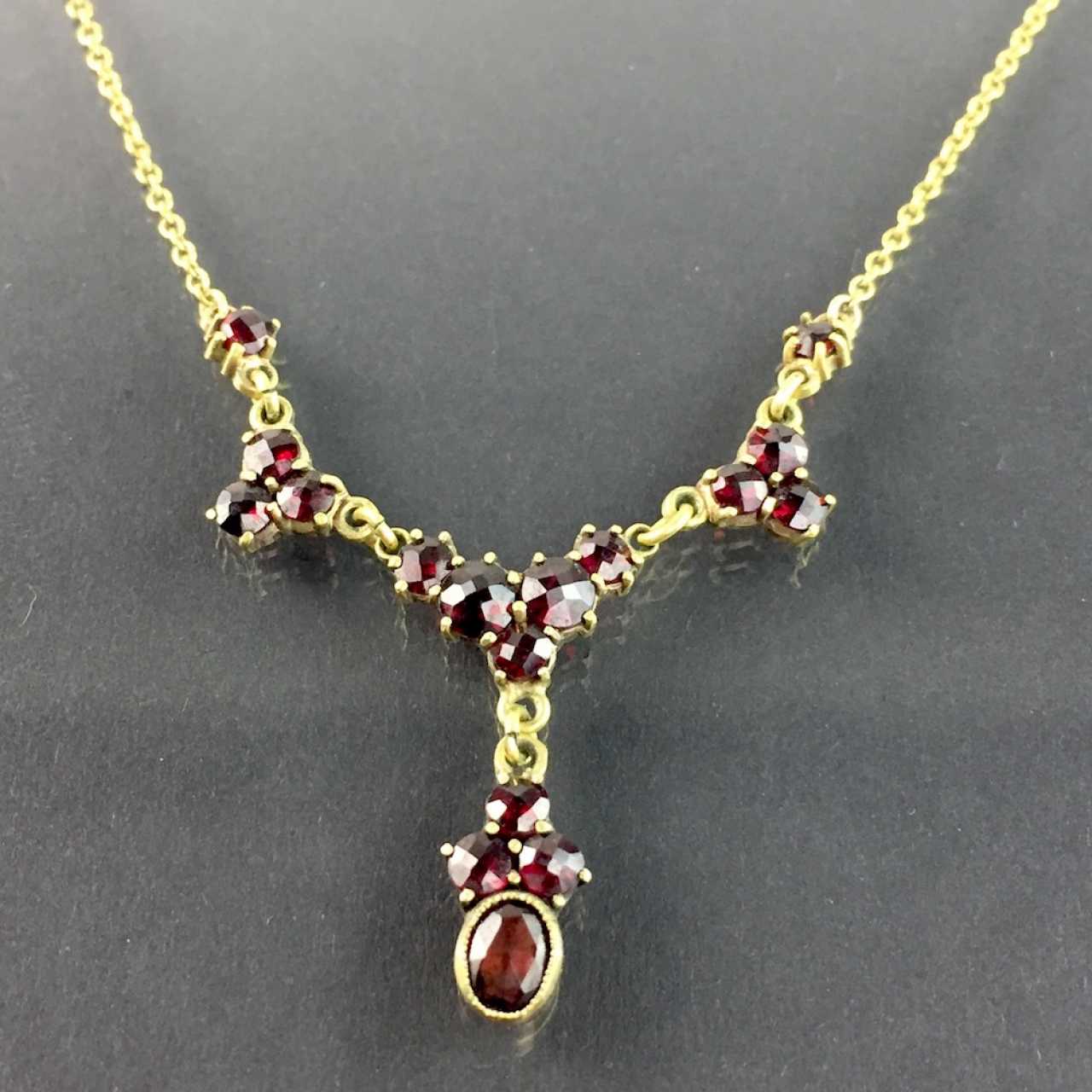 Auction: Garnet necklace: Gold-Double, hand-job, very nice. — buy ...