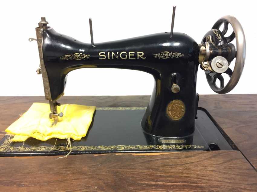 Auction Singer Sewing Machine Class 15. Sewing Machine Factory