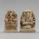 Zwei Stelen aus Marmor mit Darstellungen einer männlichen und weiblichen Gottheit mit polychromen Fassungen - Foto 1