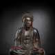 Skulptur des Buddha Shakyamuni aus Holz mit schwarzer, roter und goldfarbener Lackfassung - photo 1
