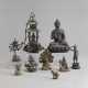 Gruppe von neun Bronzen, u.a. buddhistische Gottheiten - фото 1