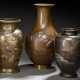 Drei Vasen aus Bronze u.a. mit Dekor von Spatzen, einem Adler und Karpfen im Strom - фото 1
