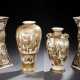Paar Vierkant-Vasen und zwei Vasen aus Satsuma-Ware mit figuralem Dekor - photo 1