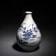 Sakeflasche mit unterglasurblauem Dekor von diversen Blüten in Unterglasurblau - Foto 1