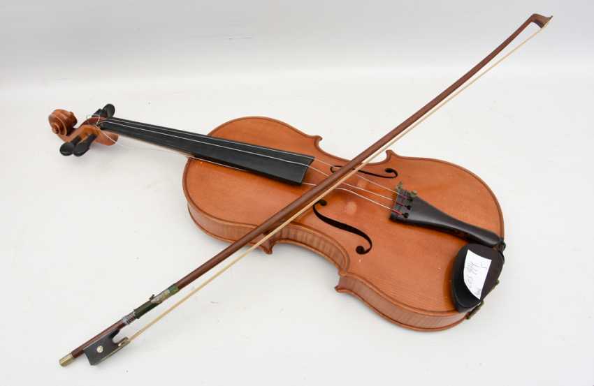 Violon Avec Archet Bois Peint De La Saxe 1 La Moitie De Siecle Acheter En Ligne Aux Encheres Catalogue D Encheres Fruhlingsauktion A 04 05 18 Photo Prix Lot 992 Sur Veryimportantlot Com Violon Avec Archet Bois Peint De La Saxe 1 La Moitie De Siecle Acheter En Ligne Aux Encheres Catalogue D Encheres Fruhlingsauktion A 04 05 18 Photo Prix Lot 992 Sur Veryimportantlot Com