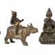 4 Miniaturfiguren China, Silber/Gelbguss, kleine Figuren in variierenden Darstellungen, darunter ein Drache in Silber und eine erotische Götterdarstellung aus Gelbguss, H: 2,8-6,3 cm - Foto 1