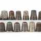 Sammlung Fingerhüte Silber, 27 in Größe und Dekor variierende Fingerhüte, tlw - photo 1