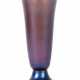 Myra Fußvase WMF Geislingen, 1920er Jahre, honigfarbenes dickwandiges Glas, modelgeblasen, dunkelblau-violett irisierend, Kelchform mit geschliffenem Mündungsrand, H: 19 cm - фото 1