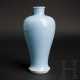 Blassblau glasierte Meiping-Vase mit Kangxi-Marke - Foto 1