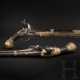 Ein Paar Luxus-Orientpistolen mit Tombakmontierung, osmanisch, um 1800 - фото 1