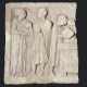 A GREEK MARBLE VOTIVE RELIEF WITH FUNERARY PROCESSION - Foto 1