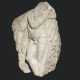 A ROMAN MARBLE SARCOPHAGUS FRAGMENT WITH CUPID - Foto 1
