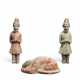 THREE PAINTED POTTERY FIGURES - Foto 1