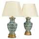 A PAIR OF CHINESE CLOISONNÉ ENAMEL TURQUOISE-GROUND VASES, MOUNTED AS LAMPS - Foto 1
