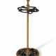 A FRENCH ORMOLU, PATINATED BRONZE AND VERDE ANTICO MARBLE UMBRELLA STAND - Foto 1