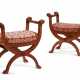 A PAIR OF CONSULAT MAHOGANY TABOURETS - Foto 1