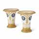 A PAIR OF PARIS (NAST) PORCELAIN BEAKER VASES - Foto 1