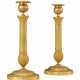 A PAIR OF RESTAURATION ORMOLU CANDLESTICKS - Foto 1