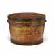 A GRAIN-PAINTED LIDDED ROUND BOX - фото 1
