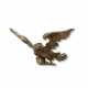A CARVED AND GILTWOOD EAGLE - Foto 1