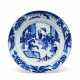 A LARGE CHINESE PORCELAIN BLUE AND WHITE DISH - фото 1