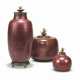 THREE ROYAL COPENHAGEN STONEWARE VASES AND PATINATED BRONZE COVERS BY CARL HALIER AND KNUD ANDERSEN - Foto 1