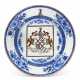 A CHINESE EXPORT PORCELAIN 'ENGLISH MARKET' ARMORIAL 'MISTAKE' PLATE - Foto 1