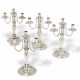 A SET OF FOUR CONTINENTAL SILVER THREE-BRANCH CANDELABRA - Foto 1