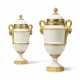 A PAIR OF CONSULAT ORMOLU-MOUNTED WHITE MARBLE VASES AND COVERS - Foto 1