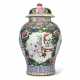 A LARGE CHINESE EXPORT PORCELAIN FAMILLE ROSE JAR AND A COVER - Foto 1