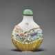 A RARE CARVED AND ENAMELED GLASS SNUFF BOTTLE - Foto 1