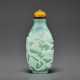A PALE TURQUOISE AND GREEN GLASS SNUFF BOTTLE - фото 1