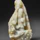 A WHITE AND RUSSET JADE `SHOULAO AND ATTENDANT` GROUP - Foto 1