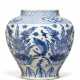 A VERY RARE BLUE AND WHITE `FISH’ JAR - Foto 1