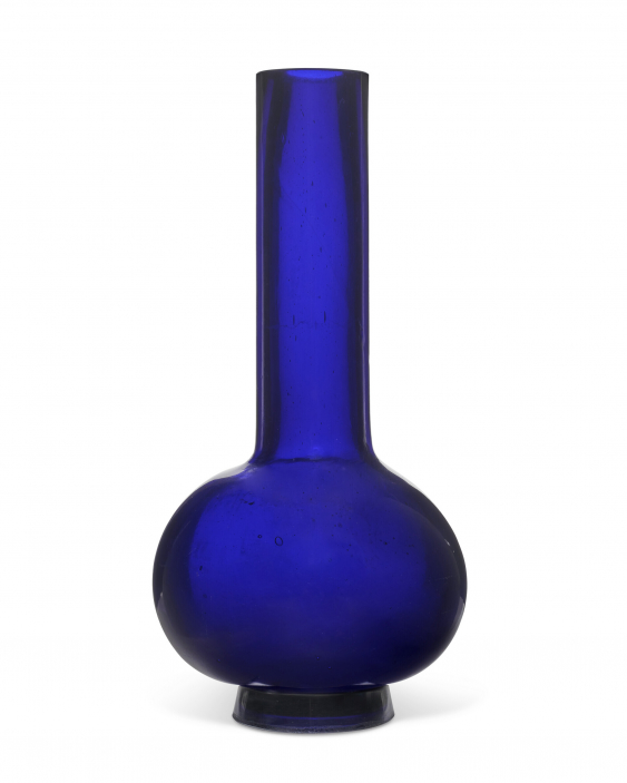 A LARGE BLUE GLASS BOTTLE VASE