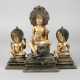 Thronender Buddha mit zwei Bodhisattvas - Foto 1