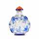 A BLUE-OVERLAY CLEAR GLASS SNUFF BOTTLE - фото 1
