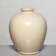 A LARGE OVOID GUAN VASE, SONG DYNASTY - Foto 1