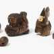 Lot: 6 Holz-Netsuke und 2 Glocken - фото 1