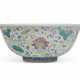 A FAMILLE ROSE AND BLUE AND WHITE `LOTUS' BOWL - Foto 1