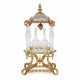 A FRENCH ORMOLU-MOUNTED CUT AND MOLDED GLASS TANTALUS - Foto 1