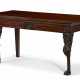 A REGENCY BRASS-INLAID MAHOGANY SERVING TABLE - Foto 1