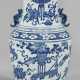 Blauweiß-Vase mit chinesischen Symbolen - photo 1