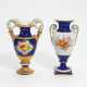 Small porcelain snake handle vase with cobalt blue fond - Foto 1